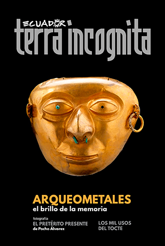 Portada de la revista Ecuador Terra Incognita No. 137: M&aacute;scara de oro y platino de la cultura Tolita-Tumaco (600 a.C.-300 d.C.), colecci&oacute;n privada en el extranjero. Foto: Bonhams.