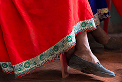 Las características faldas de Nízag, en Chimborazo, también se bordan en la misma comunidad. Foto: Andrés Vallejo