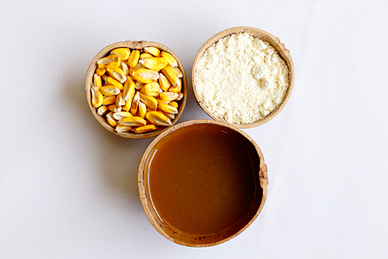 Maíz, harina de maíz y chicha. Foto: Andrés Vallejo