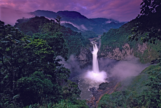 San Rafael, la mayor y más hermosa cascada del Ecuador se ha convertido en un emblema y una imagen promocional del país en el exterior. Foto: Pete Oxford / Archivo Criollo San Rafael, la mayor y más hermosa cascada del Ecuador se ha convertido en un emblema y una imagen promocional del país en el exterior. Foto: Pete Oxford / Archivo Criollo
