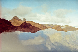 Foto de la serie Flujo, dualidad, repetición, de Gabriel Pérez, ganador del primer puesto en el premio de fotografía del paisaje (2014) organizado por COCOA, de la universdiad San Francisco. Foto de la serie Flujo, dualidad, repetición, de Gabriel Pérez, ganador del primer puesto en el premio de fotografía del paisaje (2014) organizado por COCOA, de la universdiad San Francisco.